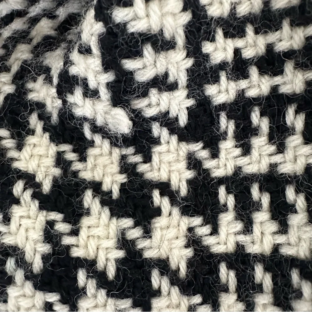 SOLD Anthropologie Vintage 100% Wool Houndstooth Woven Scarf in Black and Cream - Picture 5 of 7